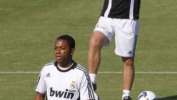 <b>SIGUE EL CULEBRÓN.</b> Robinho dará un paso más en su deseo de abandonar el Real Madrid y ha decidido convocar una rueda de prensa para mañana, domingo, según informó Wagner Ribeiro, representante del delantero brasileño.