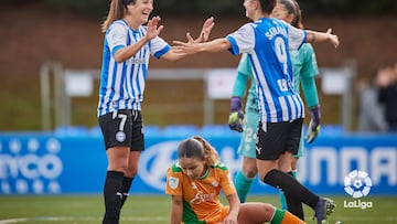 Sanadri celebra el gol con Ane Miren.
