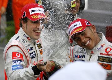 Segundo triunfo consecutivo en M車naco con diferente montura, el McLaren, por delante de Hamilton y Massa. Aunque aquella carrera lo cambi車 todo: Alonso gestion車 su liderato para ganar sin hacer sufrir al MP4-22, pero Ron Dennis se qued車 con los r芍pidos registros de Hamilton, que quer赤a alcanzar al asturiano. Y poco a poco, el garaje termin車 volvi谷ndose inh車spito.