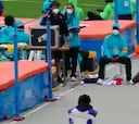 Es la 'comidilla' en el atletismo mundial: el heterodoxo y rompedor salto de altura de esta atleta