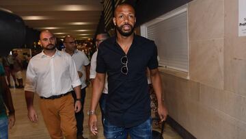 Sidnei, en el aeropuerto de Sevilla.