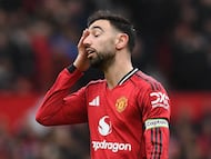 Soccer Football - Premier League - Manchester United v Aston Villa - Old Trafford, Manchester, Britain - March 15, 2026 Manchester United's Bruno Fernandes reacts REUTERS/Peter Powell EDITORIAL USE ONLY. NO USE WITH UNAUTHORIZED AUDIO, VIDEO, DATA, FIXTURE LISTS, CLUB/LEAGUE LOGOS OR 'LIVE' SERVICES. ONLINE IN-MATCH USE LIMITED TO 120 IMAGES, NO VIDEO EMULATION. NO USE IN BETTING, GAMES OR SINGLE CLUB/LEAGUE/PLAYER PUBLICATIONS. PLEASE CONTACT YOUR ACCOUNT REPRESENTATIVE FOR FURTHER DETAILS..