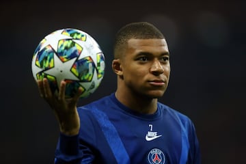 ISTANBUL, TURKEY - OCTOBER 01: Kylian Mbappe of Paris Saint-Germain warms up prior to the UEFA Champions League group A match between Galatasaray and Paris Saint-Germain at Turk Telekom Arena on October 01, 2019 in Istanbul, Turkey.