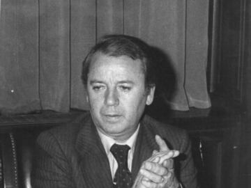 Núñez llegó a la presidencia del Barcelona el 6 de mayo de 1978 tras haber sido directivo de la entidad culé. Ganó con 46 años a Nicolau Casaus y Ferrán Ariño en las elecciones para la presidencia del Barça. Fue el 35º presidente del Barcelona.