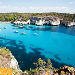 Reino Unido avisa a los turistas británicos sobre viajar a España el próximo verano: “Es la mayor advertencia”