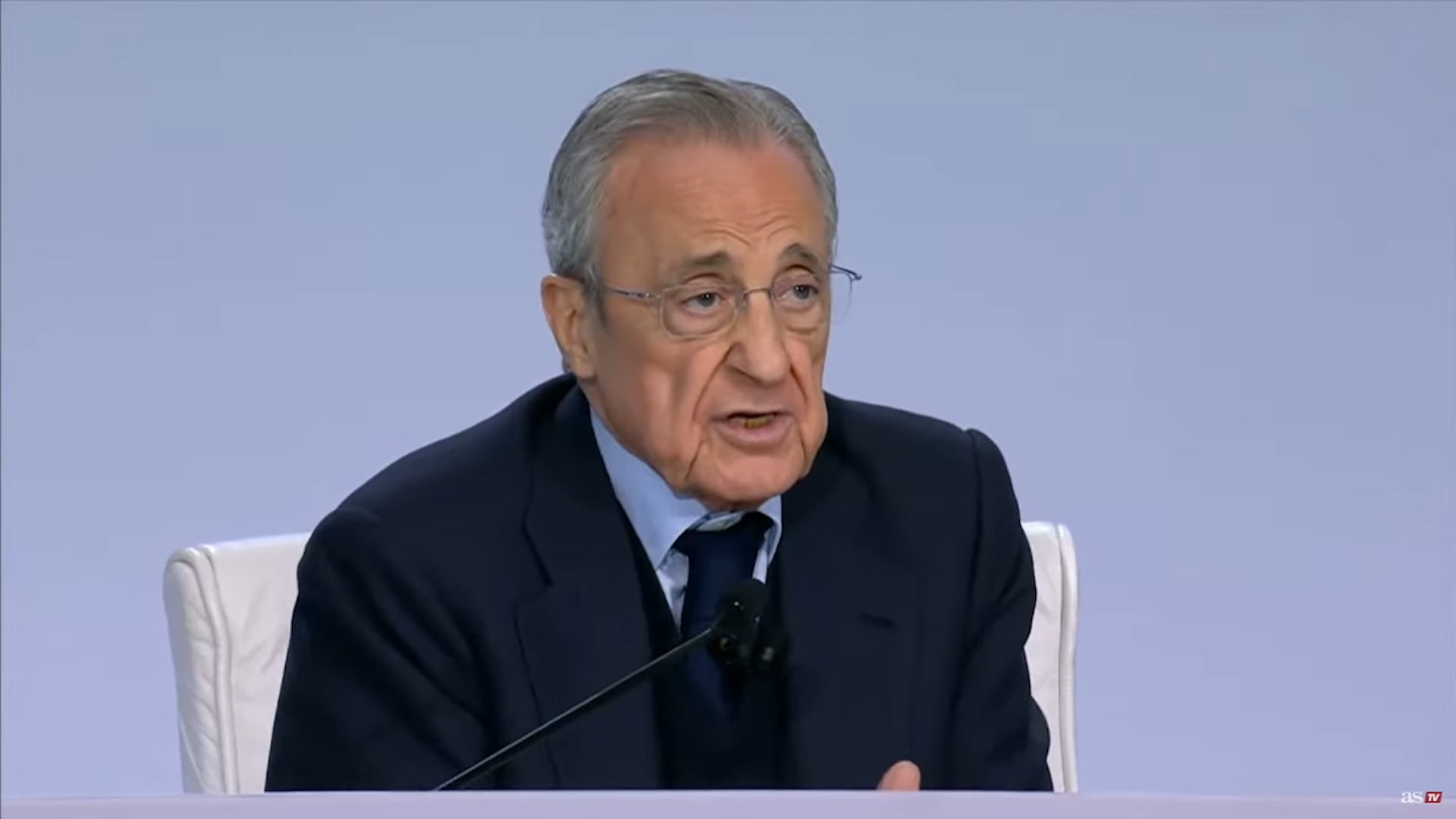 Piden a Florentino declarar “persona non grata” a Tebas: su contestación, aplaudida