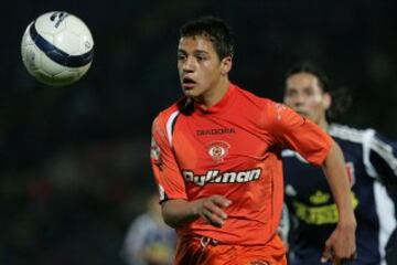 Jugó el Sudamericano Sub 17 en 2005 en Venezuela con solo 15 años, dirigido por Jorge Aravena. Chile quedó eliminado en primera ronda y Alexis anotó dos goles ante Perú.