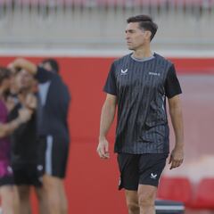 Diego Alonso dirige su primer entrenamiento como sevillista