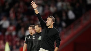 Luis García durante el partido de LaLiga Hypermotion contra el Granada.