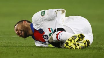 Soccer Football - French Cup - Round of 64 - Caen v Paris St Germain - Stade Michel d&#039;Ornano, Caen, France - February 10, 2021 Paris St Germain&#039;s Neymar reacts after sustaining an injury REUTERS/Stephane Mahe