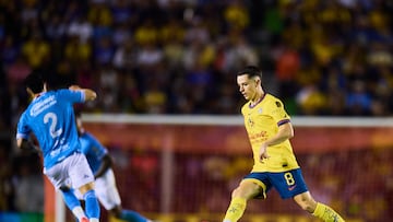 Jorge Sanchez (L) of Cruz Azul fights for the ball with Alvaro Fidalgo (R) of America during the Semi-Final second leg match between America and Cruz Azul as part of the Liga BBVA MX, Torneo Clausura 2025 at Ciudad de los Deportes Stadium on May 18, 2025 in Mexico City, Mexico.