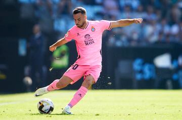 VIGO, SPAIN - AUGUST 13: Edu Exposito of RCD Espanyol passes the ball during the LaLiga Santander match between RC Celta and RCD Espanyol at Estadio Balaidos on August 13, 2022 in Vigo, Spain. (Photo by Manuel Queimadelos/Quality Sport Images/Getty Images)