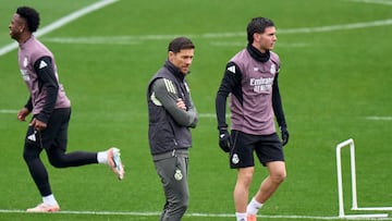 Xabi Alonso y Mastantuono, en el entrenamiento previo al partido ante el Talavera.