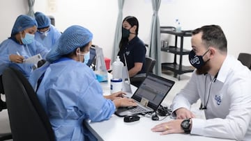 Escasez de vacunas Bogotá. La Secretaría de Salud confirmó que en la ciudad no hay segundas dosis de Sinovac y Moderna, y solo hay vacunas hasta el sábado.
