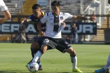 La presión de Barnechea ante el control de Claudio Baeza en el mediocampo.