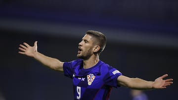 Zagreb (Croatia), 12/10/2024.- Croatia's Andrej Kramaric celebrates scoring the 2-1 lead during the UEFA Nations League group A soccer match between Croatia and Scotland in Zagreb, Croatia, 12 October 2024. (Croacia) EFE/EPA/ANTONIO BAT