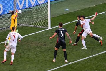 Azpilicueta adelantó a España con el 1-2.
