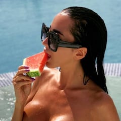 Aurah Ruiz posa en topless ajena a sus problemas judiciales con Jesé