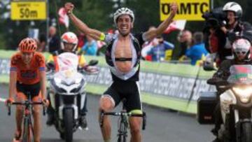 V&iacute;ctor de la Parte celebra su victoria en la cuarta etapa del Tour de Austria con final en Dobratsch.