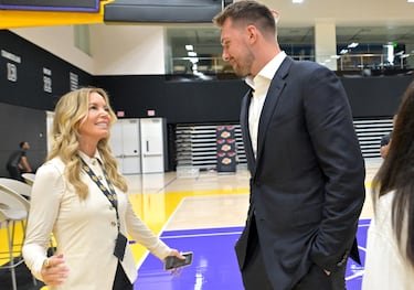 Lakers legend dedicates a few words to Luka Doncic