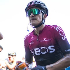 Carapaz: "El Giro te pone en tu sitio aunque aspires al infinito"