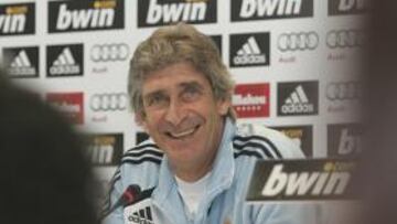 Pellegrini sigue enfrentándose a las ruedas de prensa como del juicio final de tratara. De momento, el chileno se siente seguro en el banquillo del Madrid.
