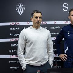 Los números de Johan Plat hacen dudar a Voulgaris