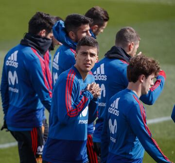 Rodrigo Hernández en su primer entrenamiento con 'La Roja'





