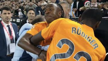 La escena que va a dar la vuelta al mundo: Vinicius se tiró a por el árbitro tras ver la roja