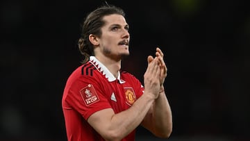 Manchester United's Austrian midfielder Marcel Sabitzer applauds fans on the pitch after the English FA Cup quarter-final football match between Manchester United and Fulham at Old Trafford in Manchester, north-west England, on March 19, 2023. - Man Utd won the game 3-1. (Photo by Paul ELLIS / AFP) / RESTRICTED TO EDITORIAL USE. No use with unauthorized audio, video, data, fixture lists, club/league logos or 'live' services. Online in-match use limited to 120 images. An additional 40 images may be used in extra time. No video emulation. Social media in-match use limited to 120 images. An additional 40 images may be used in extra time. No use in betting publications, games or single club/league/player publications. / 