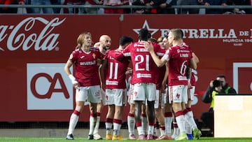 El Murcia tiene la salvación en la mano.