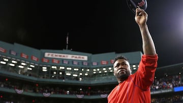 David Ortiz tuvo que salir a recibir una &uacute;ltima ovaci&oacute;n como jugador tras el final de su partido contra los Cleveland Indians.