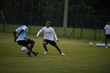 La Selección Colombia entrenó en Atibaia con la mira puesta en el duelo del jueves ante Brasil por Eliminatorias.