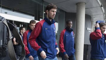 La plantilla del Barcelona con Tomic en primer plano.