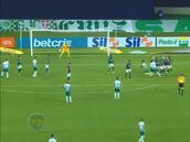 ¡Golazo de tiro libre! La notable viveza de ex U de Chile en Brasil