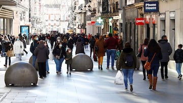 Calle Preciados de Madrid al incio de las rebajas de enero. EFE/Ballesteros/Archivo