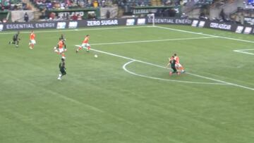 Es chileno y pide una nueva oportunidad en la Roja con este gol: ¡el estadio explotó!