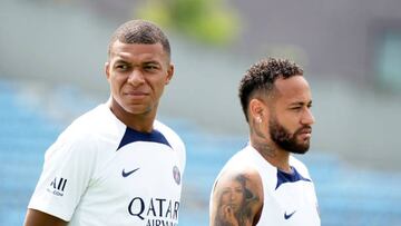 TOKYO, JAPAN - JULY 18: (L-R) Neymar Jr and  Kylian Mbappe of  Paris Saint-Germain  look on the Paris Saint-Germain Japan Tour Kids Clinic at Prince Chichibu Memorial Rugby Ground on July 18, 2022 in Tokyo, Japan. (Photo by Koji Watanabe/Getty Images)