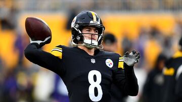 PITTSBURGH, PENNSYLVANIA - DECEMBER 11: Kenny Pickett #8 of the Pittsburgh Steelers warms up prior to the game against the Baltimore Ravens at Acrisure Stadium on December 11, 2022 in Pittsburgh, Pennsylvania. Joe Sargent/Getty Images/AFP (Photo by Joe Sargent / GETTY IMAGES NORTH AMERICA / Getty Images via AFP)