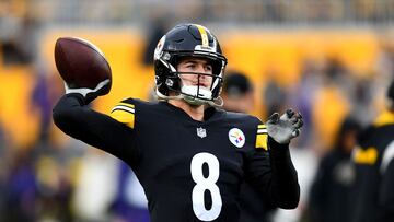 PITTSBURGH, PENNSYLVANIA - DECEMBER 11: Kenny Pickett #8 of the Pittsburgh Steelers warms up prior to the game against the Baltimore Ravens at Acrisure Stadium on December 11, 2022 in Pittsburgh, Pennsylvania.   Joe Sargent/Getty Images/AFP (Photo by Joe Sargent / GETTY IMAGES NORTH AMERICA / Getty Images via AFP)