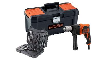 El taladro percutor de Black+Decker con 32 piezas y un maletín