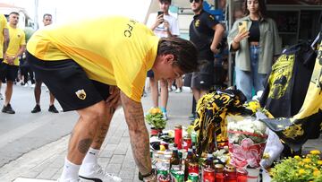 Disturbios entre hinchas del AEK de Atenas y el Dínamo Zagreb, que se saldaron con un muerto y al menos ocho heridos, evitaron la realización del partido de ida.