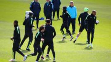 CON DUDAS. Los jugadores del City durante la sesión de ayer.