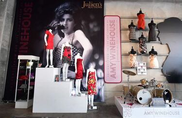 Subastan el vestido que Amy Winehouse luci車 en su 迆ltimo concierto