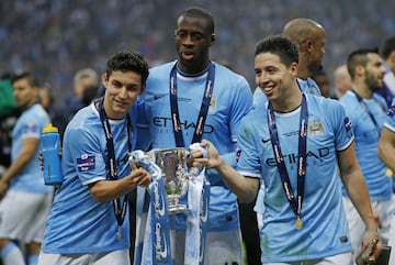 Con el Manchester City ganó una Premier League (2014) y dos Copa de la Liga (2014 y 2016).