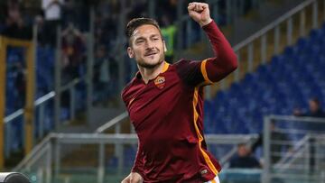 Totti: "Mi hermano amenaz車 a mis padres si me iba al Lazio"