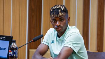 Efe Aghama en su presentación como nuevo jugador del Cádiz CF.