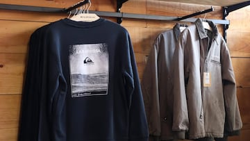 Sudadera azul La Barrosa x Quiksilver.