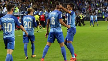 Los jugadores del M&aacute;laga, celebrando el 1-0.