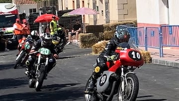 Algueña disfruta con su trofeo de velocidad